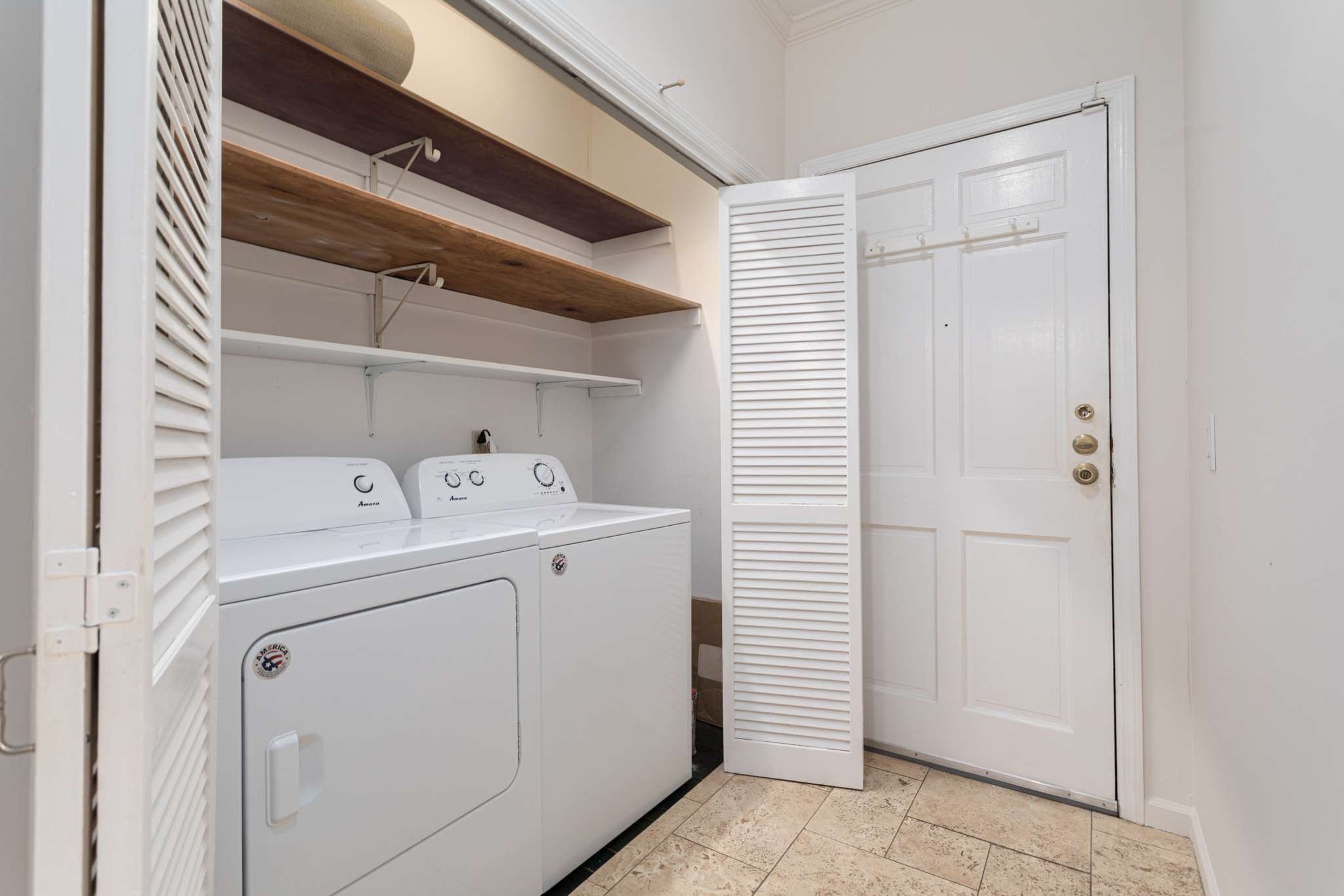 4500 Post Road Unit: B18