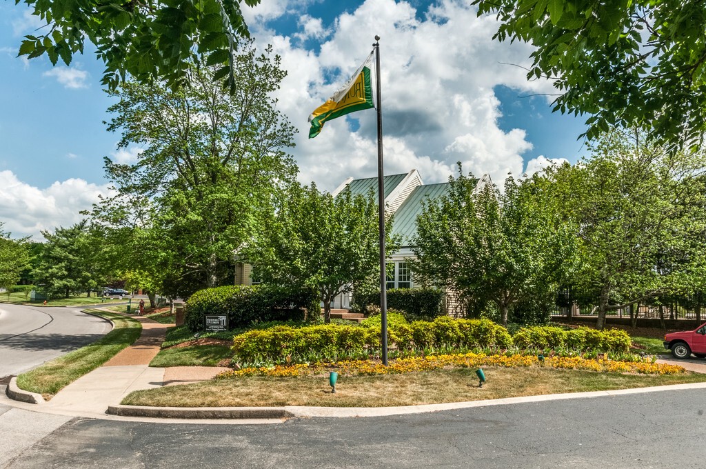 503 Ashlawn Ct