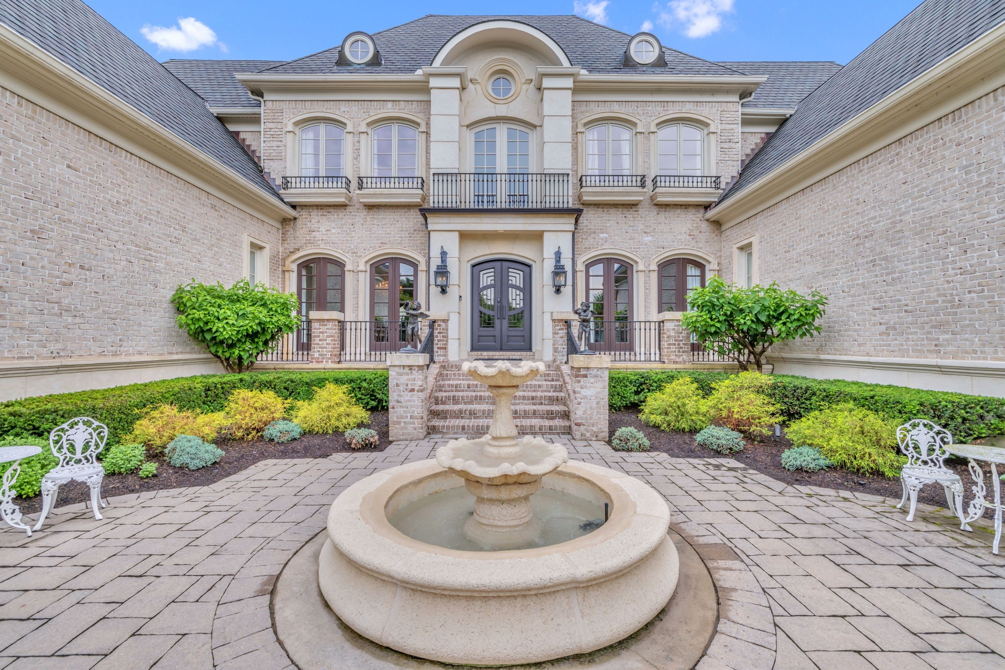 1212 Waterstone Blvd