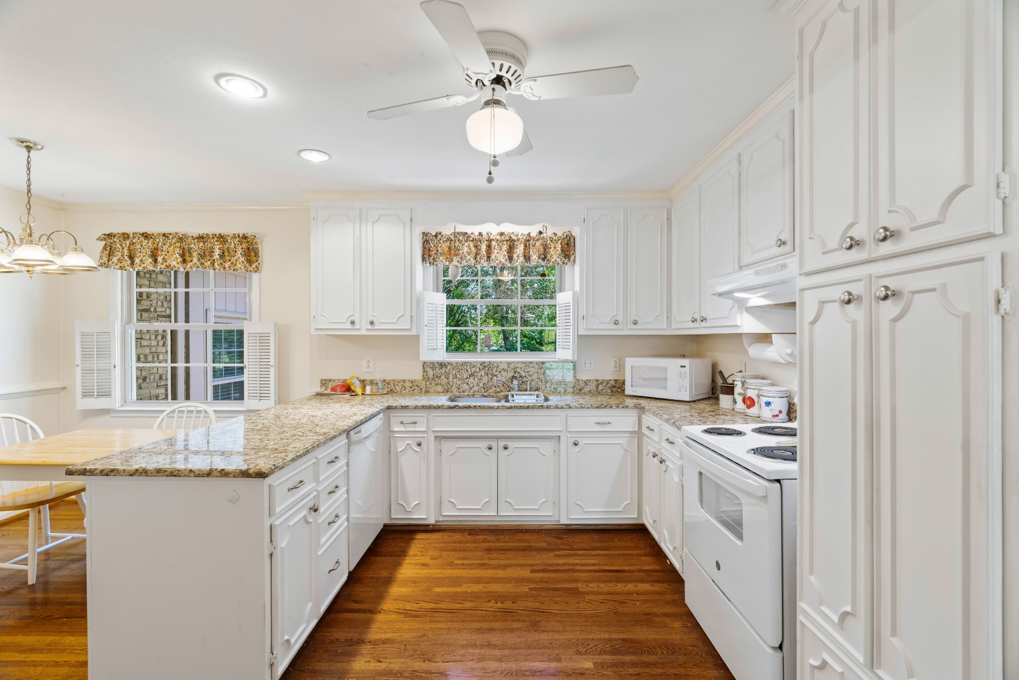 5317 Meadowlake Rd