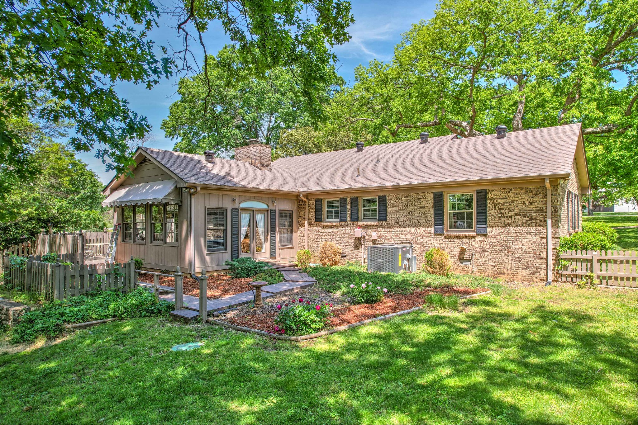 5317 Meadowlake Rd