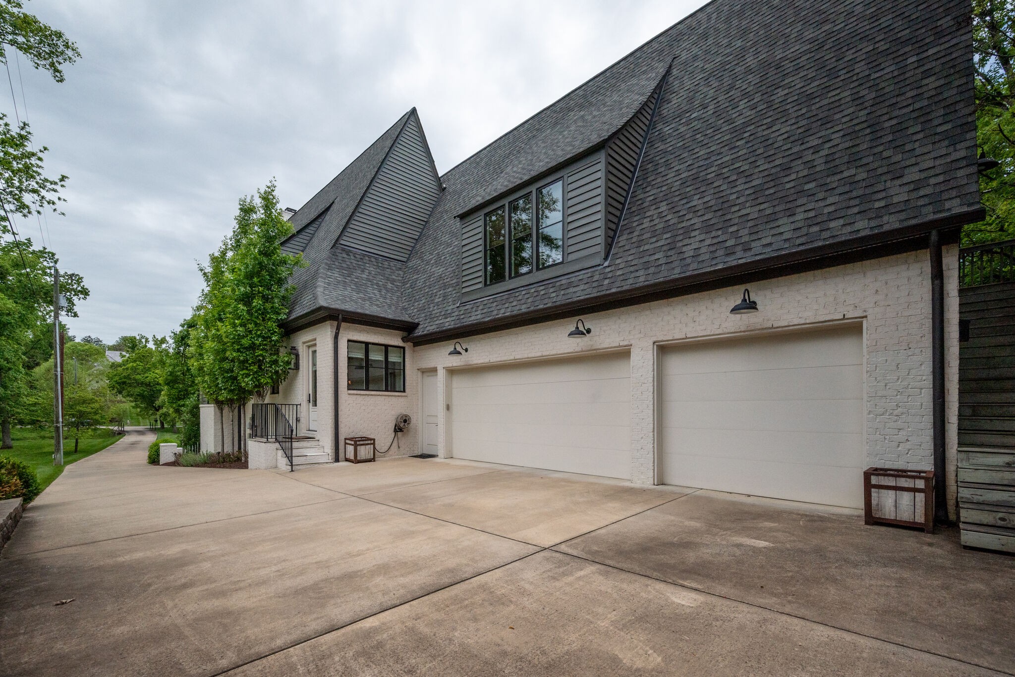 3916 Wallace Ln