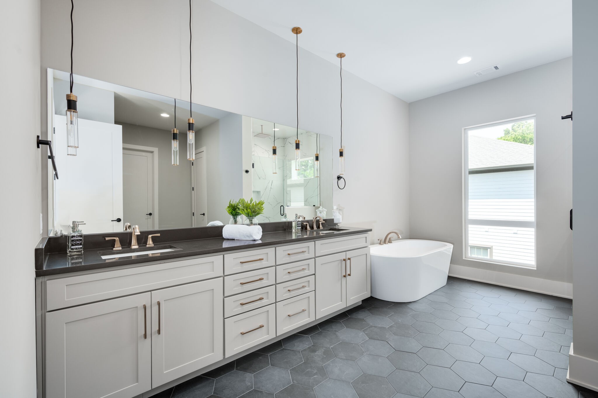 1408B Clifton Lane