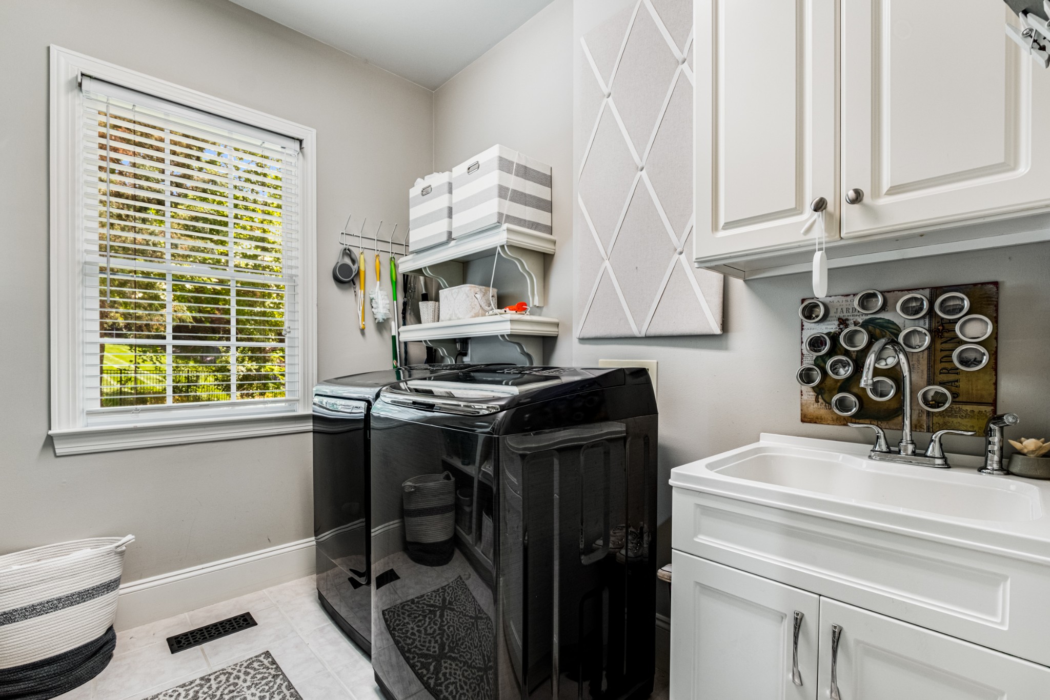 306 Rothwell Pl