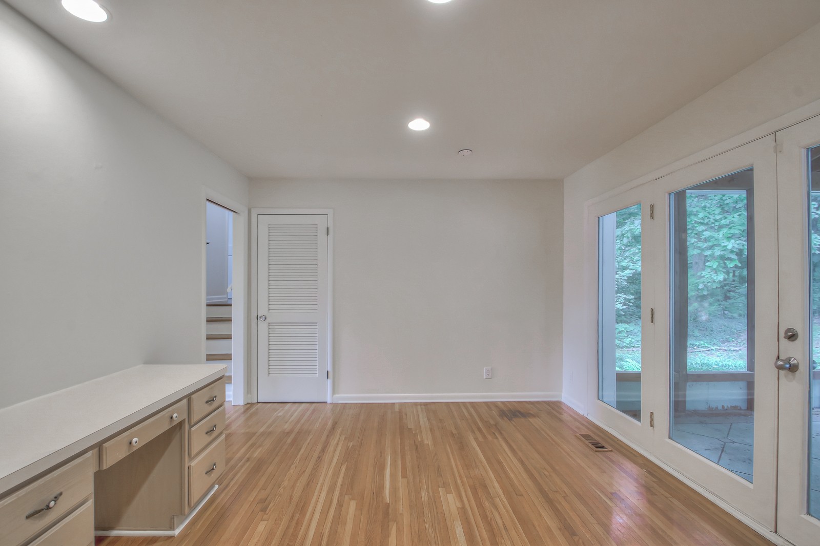 931 Downey Dr