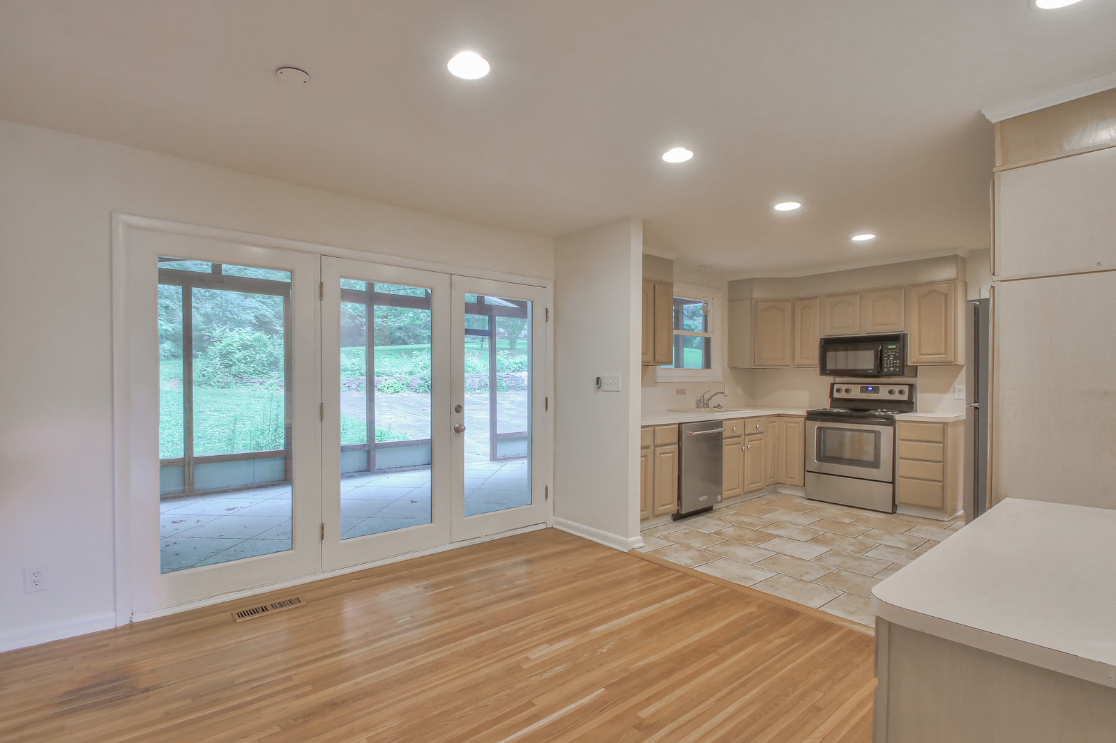 931 Downey Dr