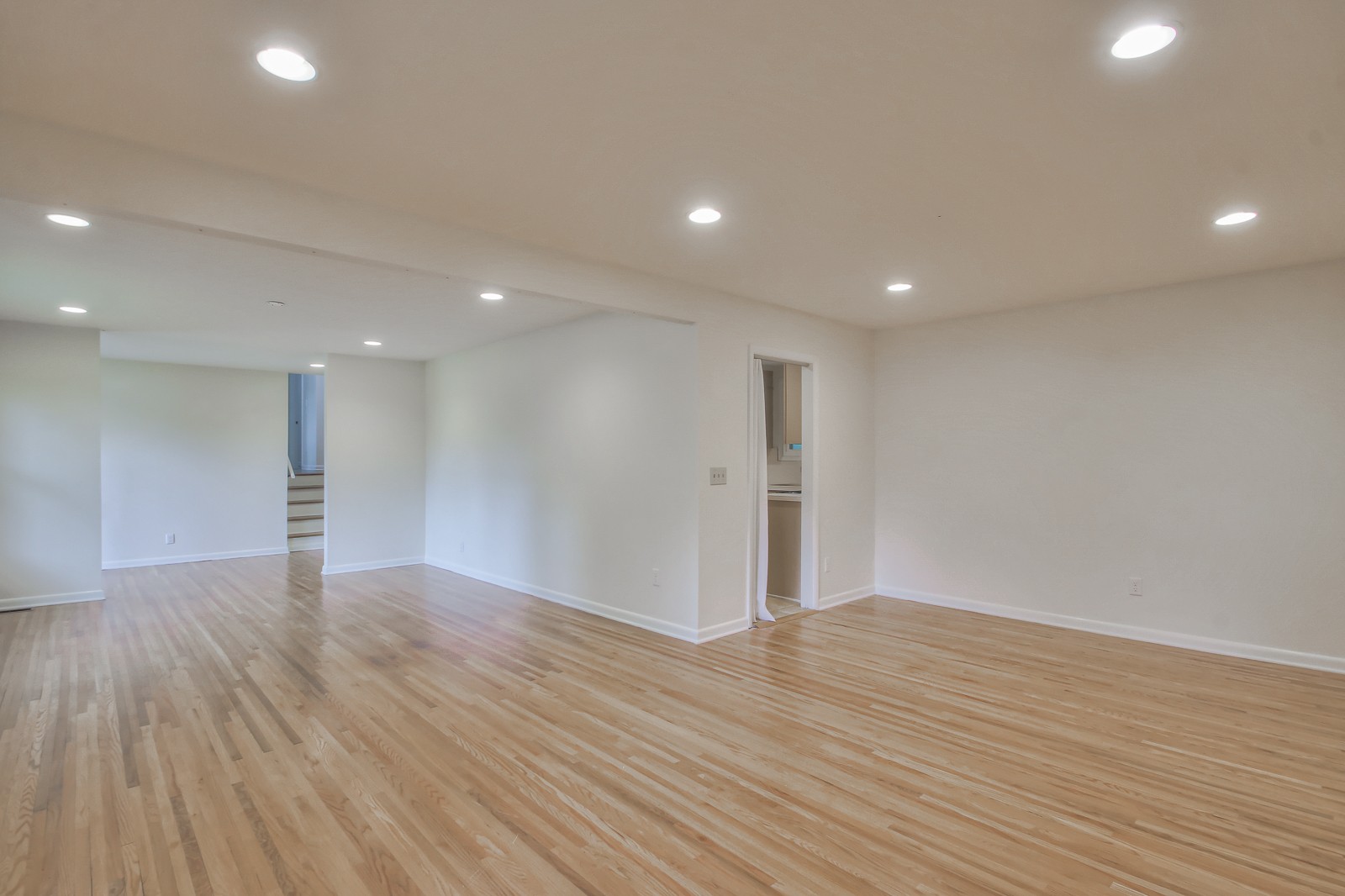 931 Downey Dr