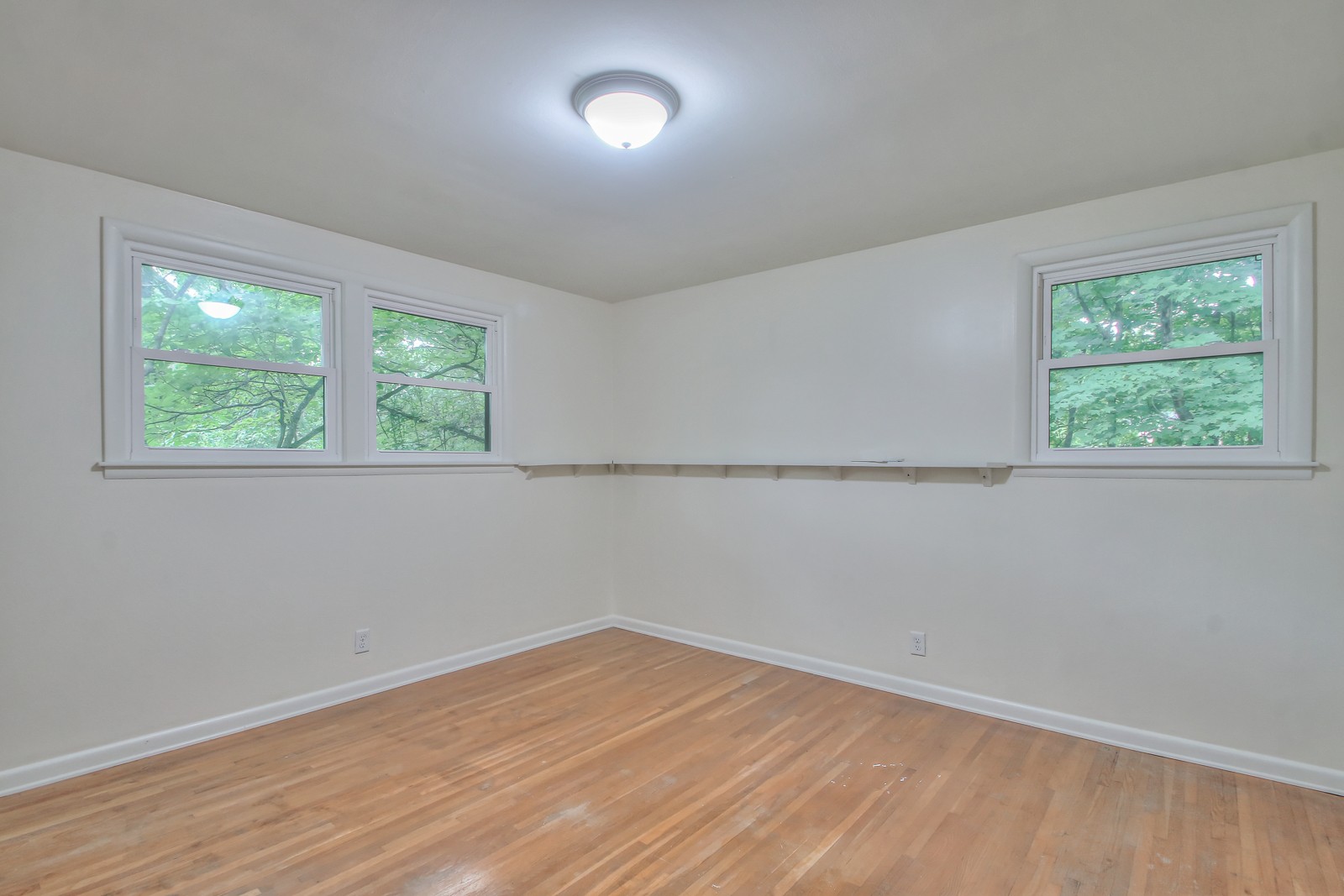 931 Downey Dr