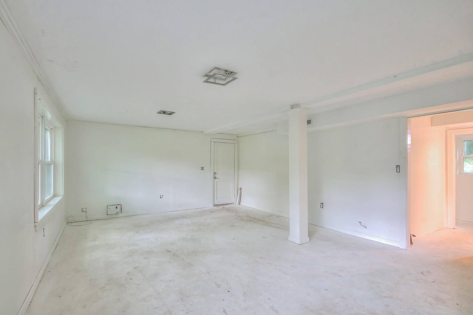 931 Downey Dr