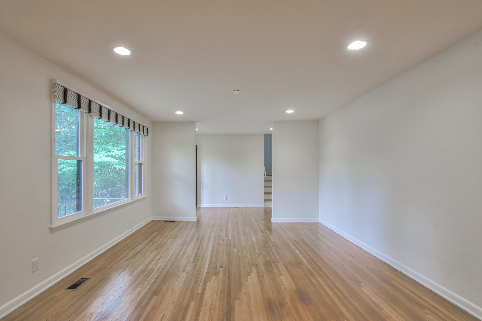 931 Downey Dr