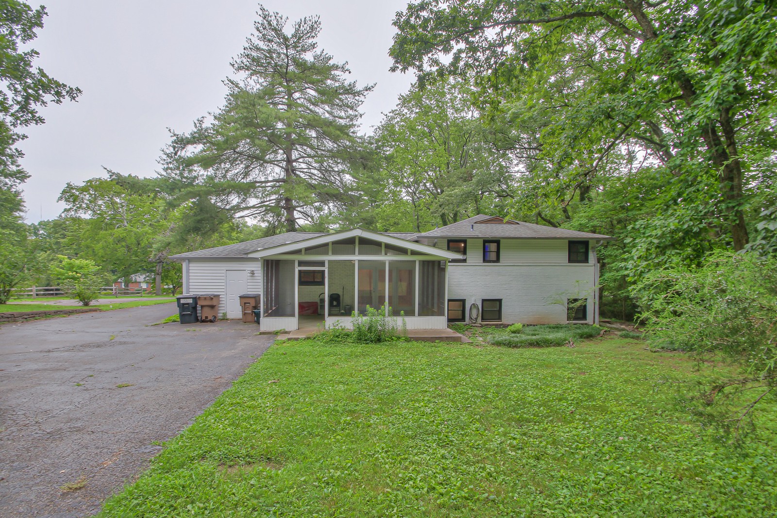 931 Downey Dr
