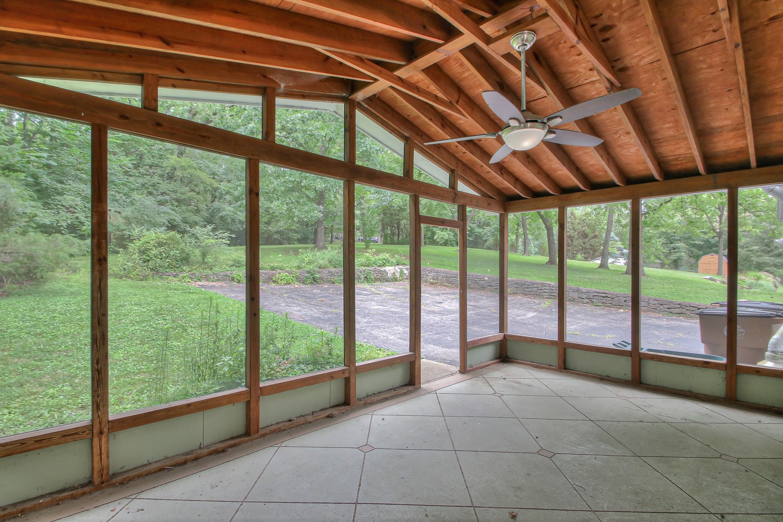 931 Downey Dr