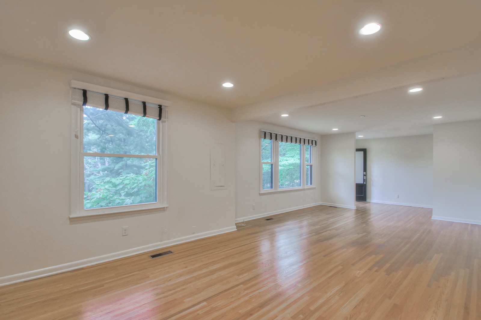 931 Downey Dr
