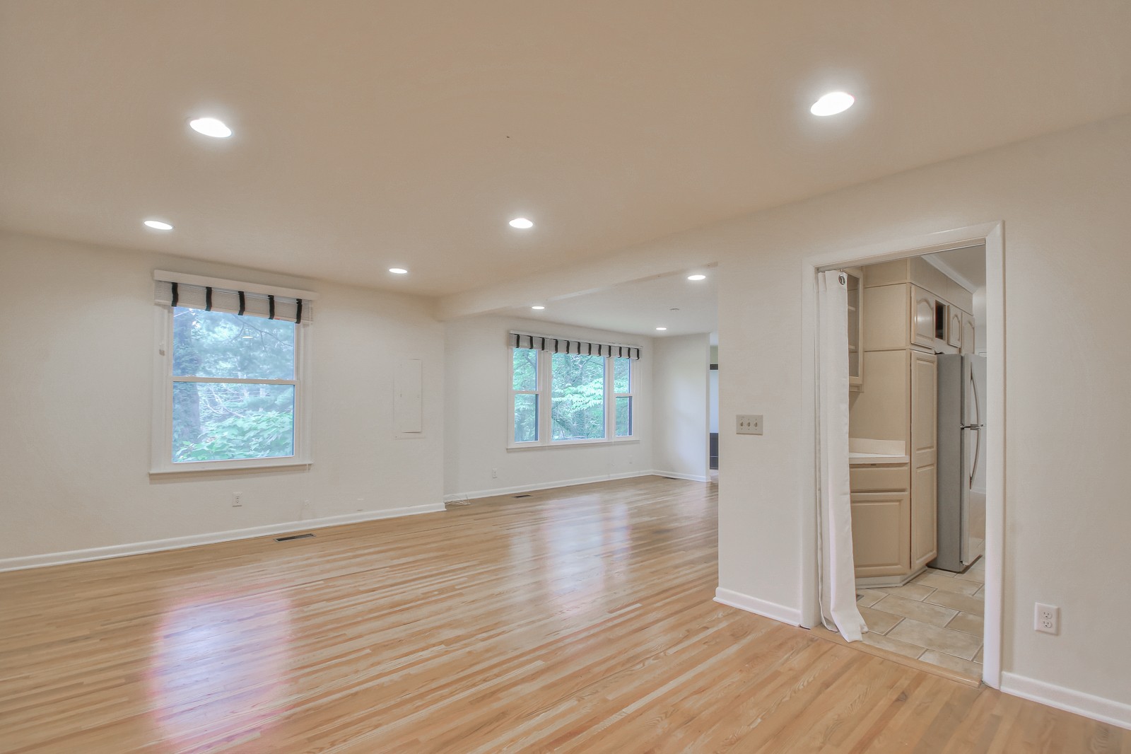 931 Downey Dr