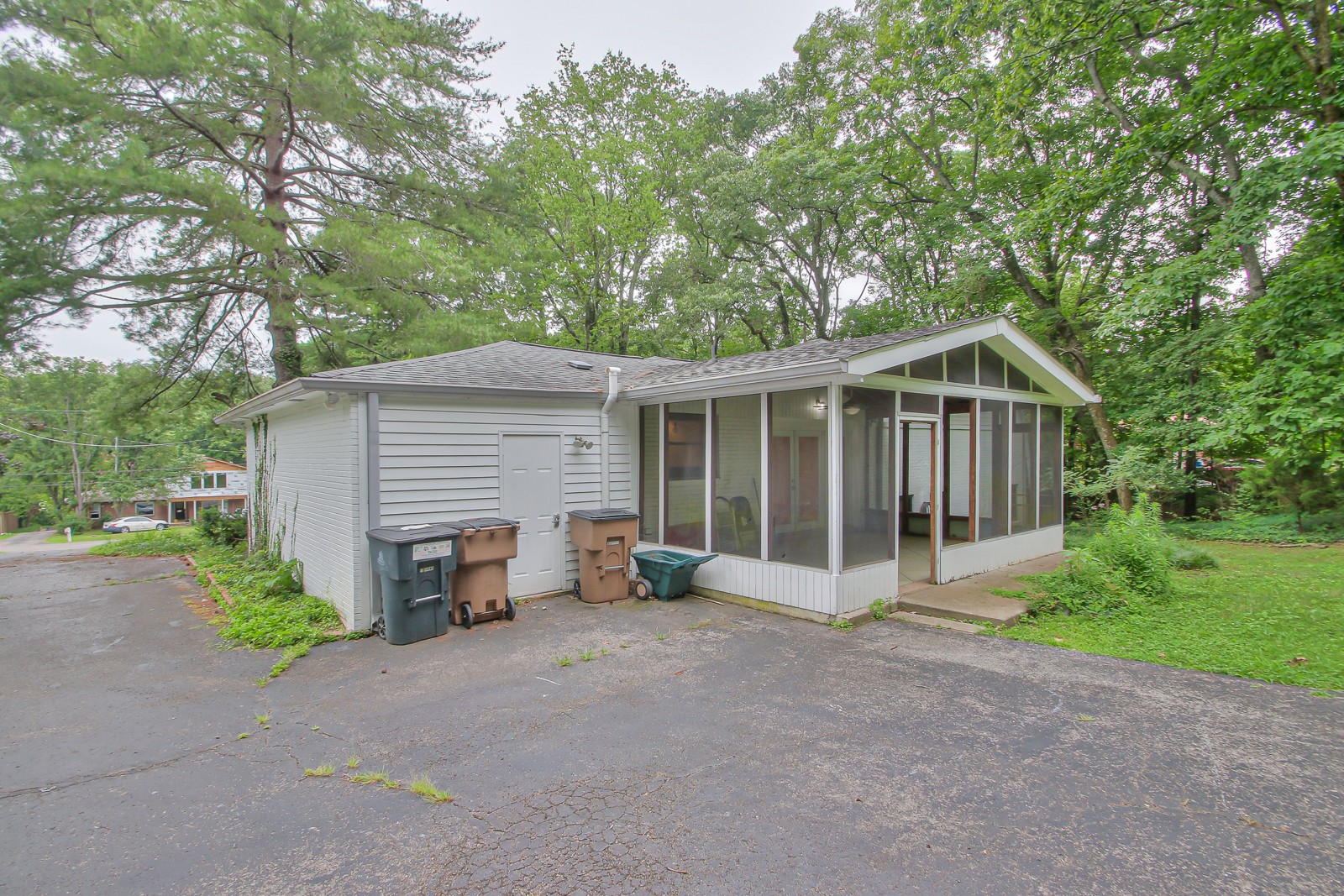 931 Downey Dr