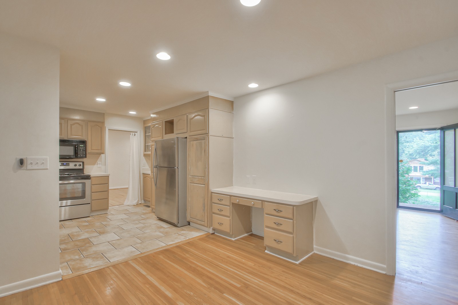 931 Downey Dr