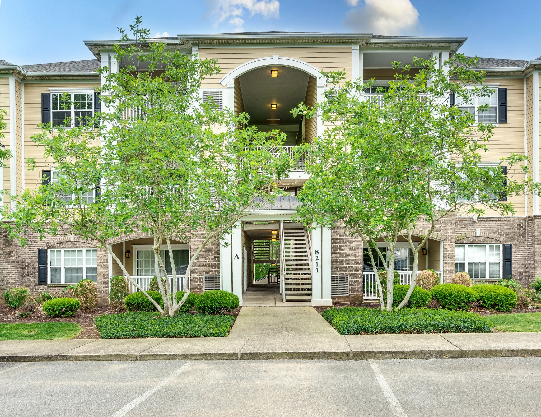 8211 Lenox Creekside Dr Unit: 9
