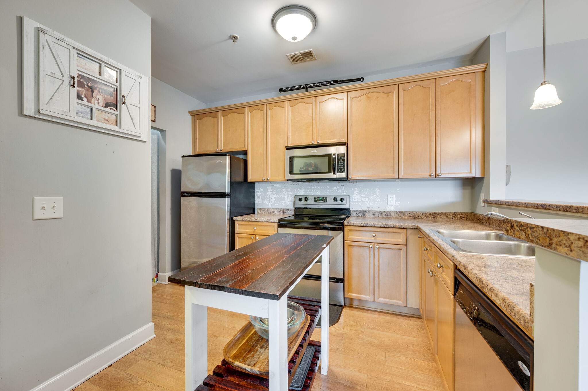 8211 Lenox Creekside Dr Unit: 9