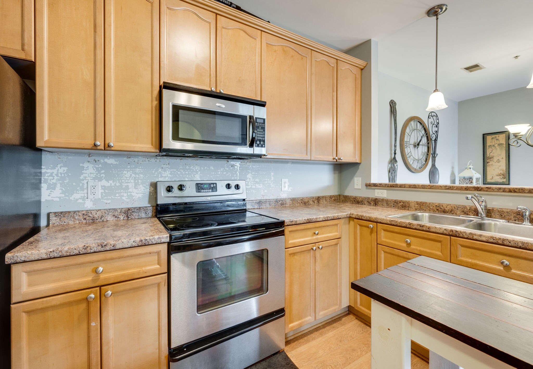 8211 Lenox Creekside Dr Unit: 9