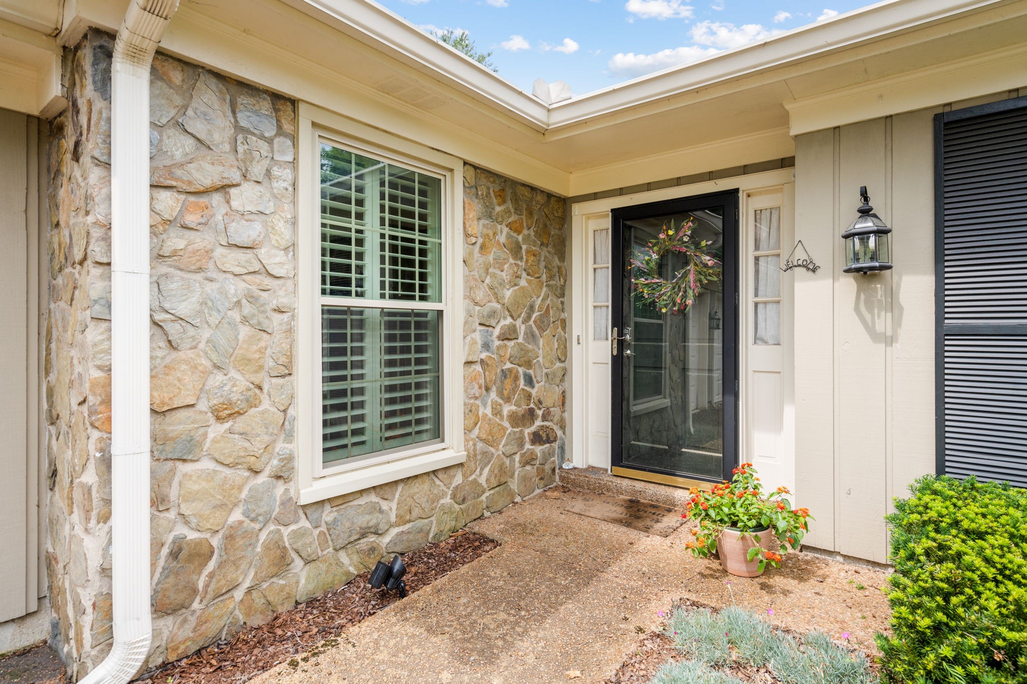 1605 Blue Springs Rd