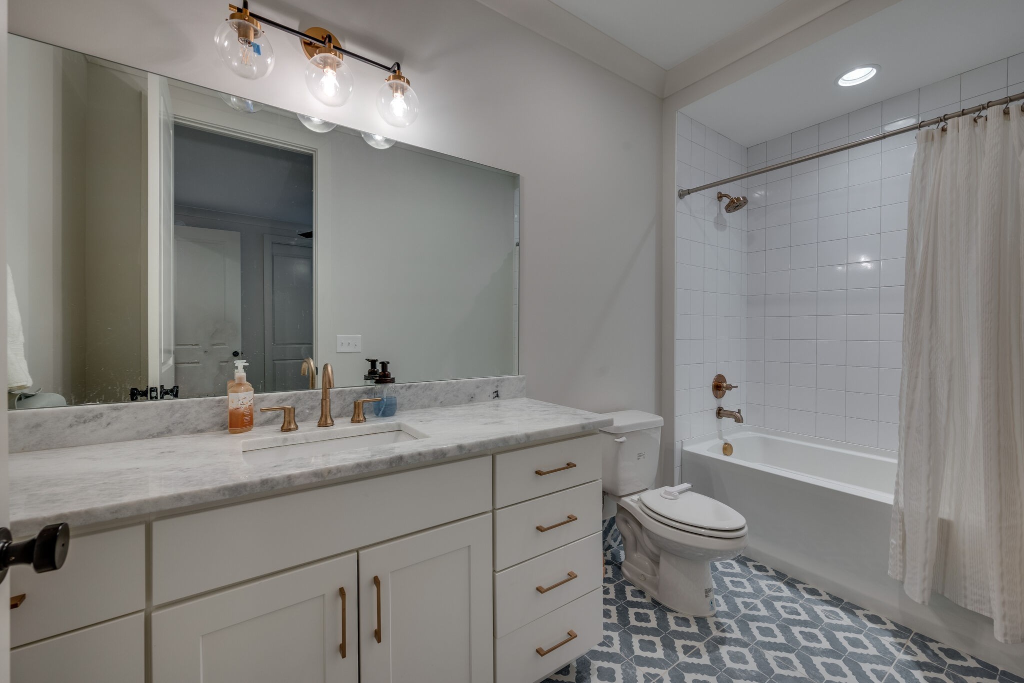 555 Stevenson St Unit: B