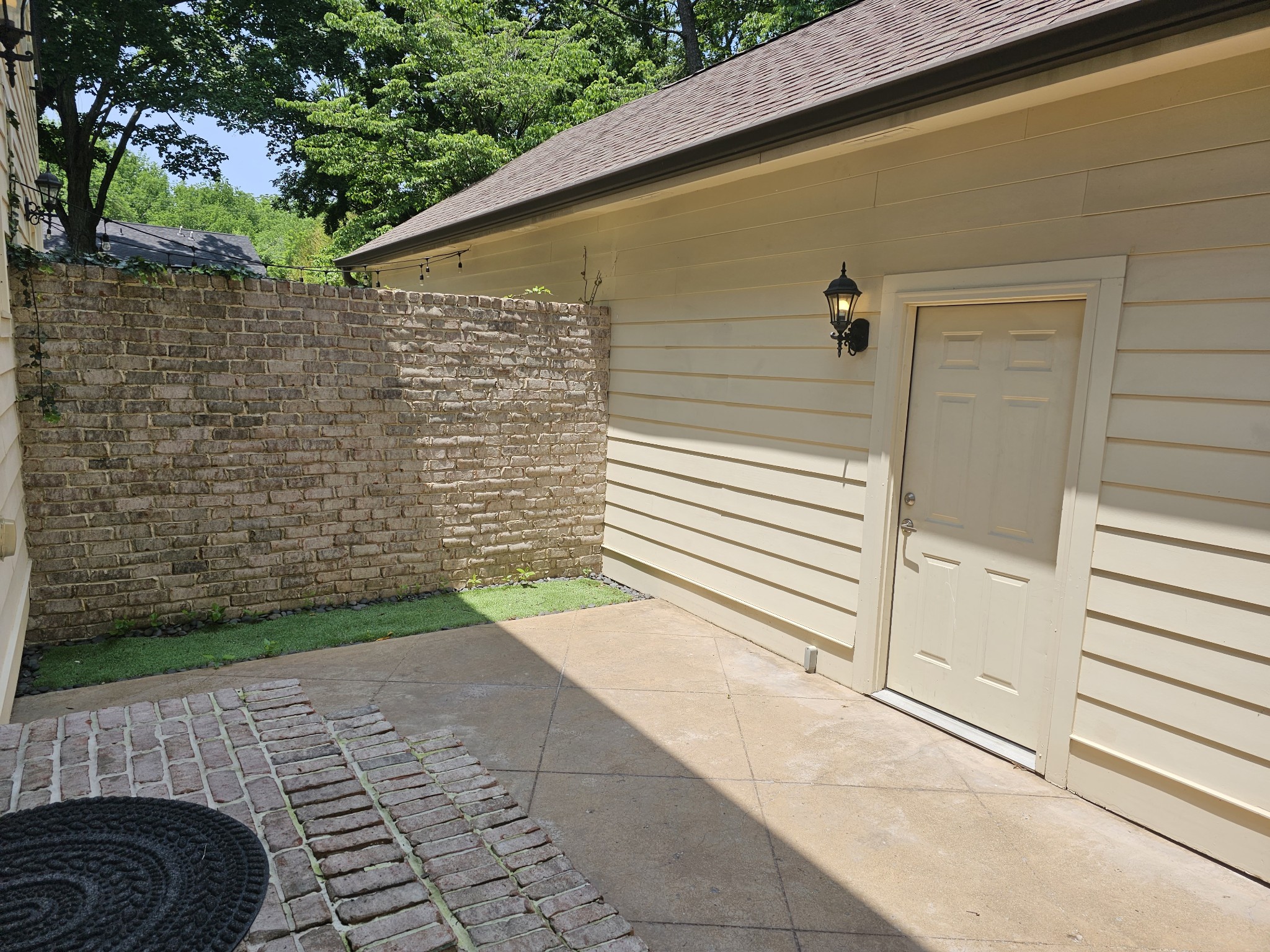 2102B Sharondale Dr