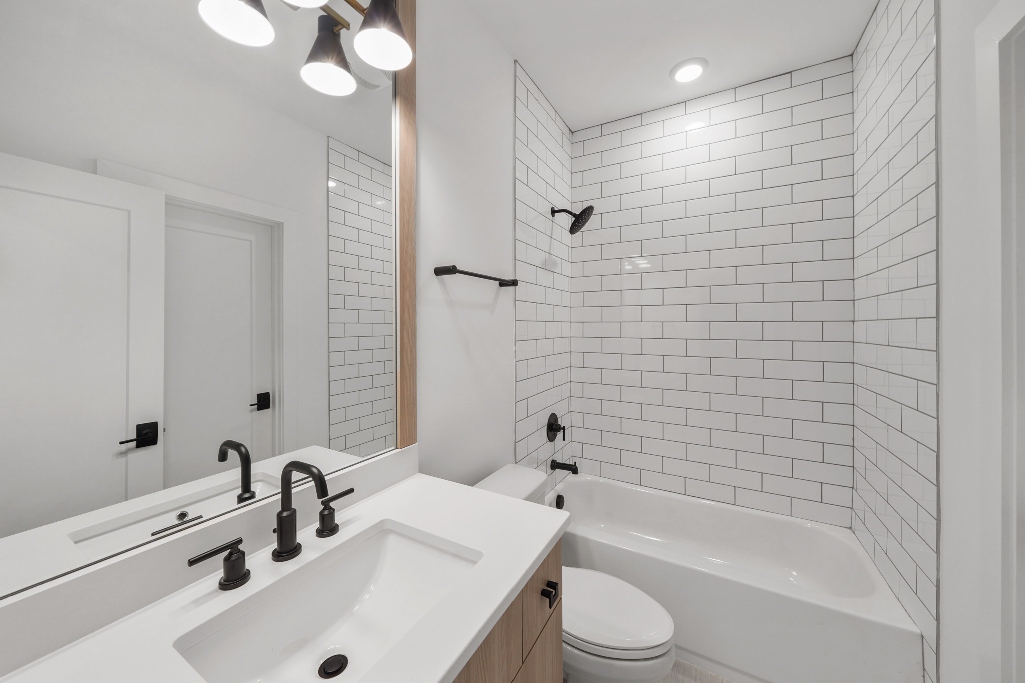 4618 Belmont Park Ter