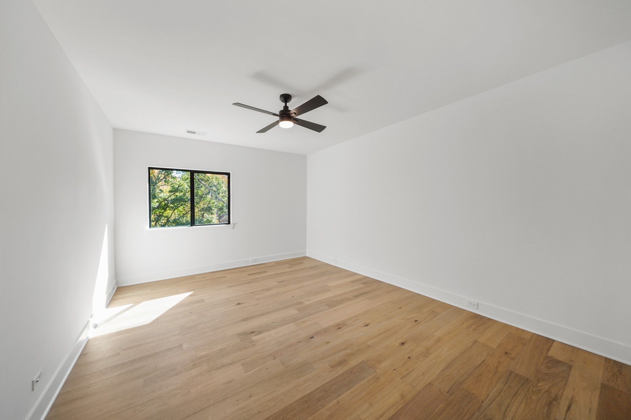 4618 Belmont Park Ter