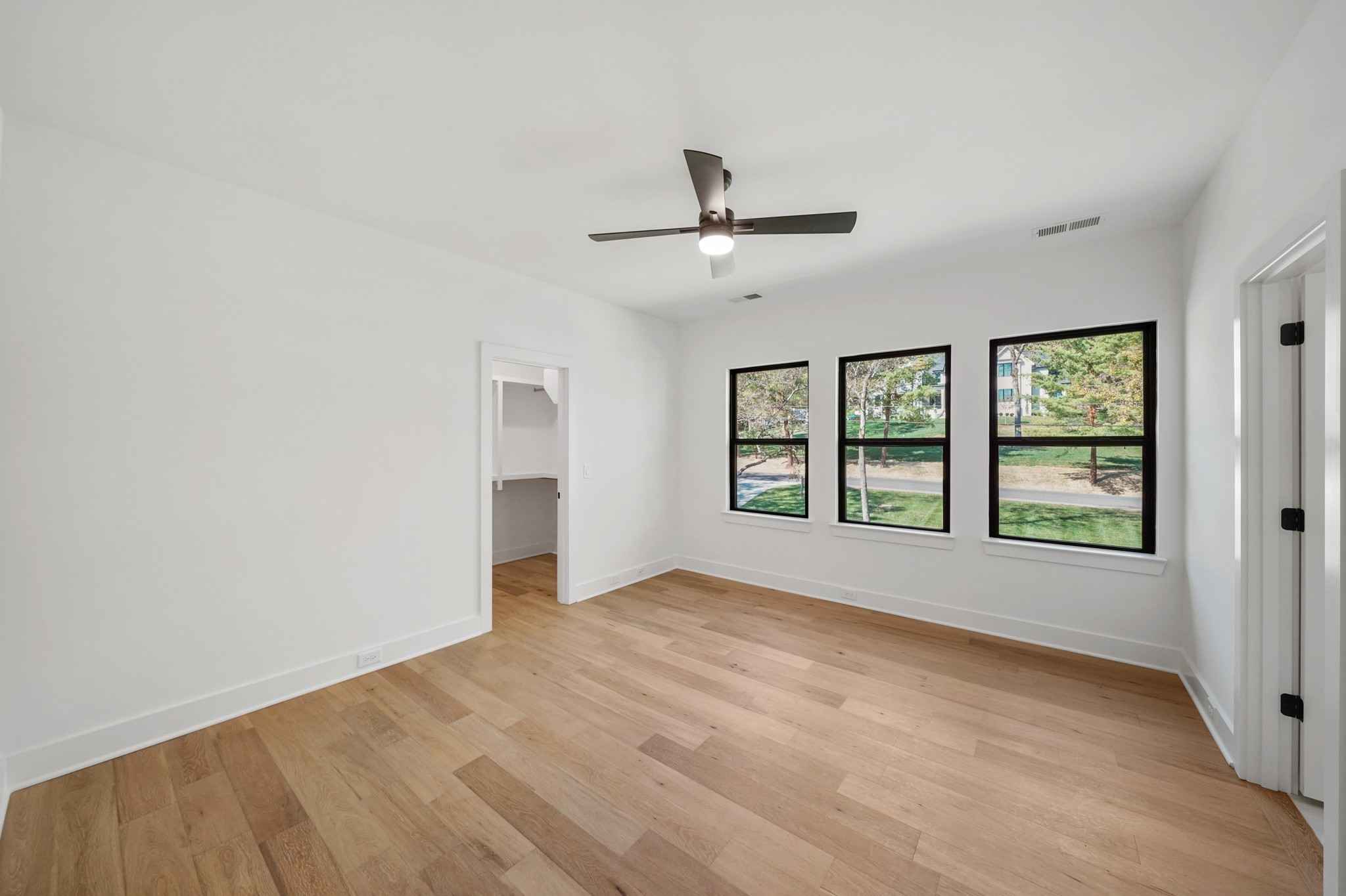 4618 Belmont Park Ter