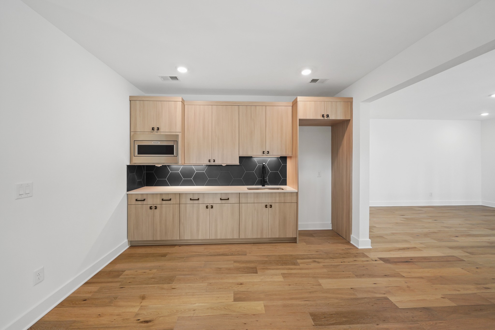 4618 Belmont Park Ter