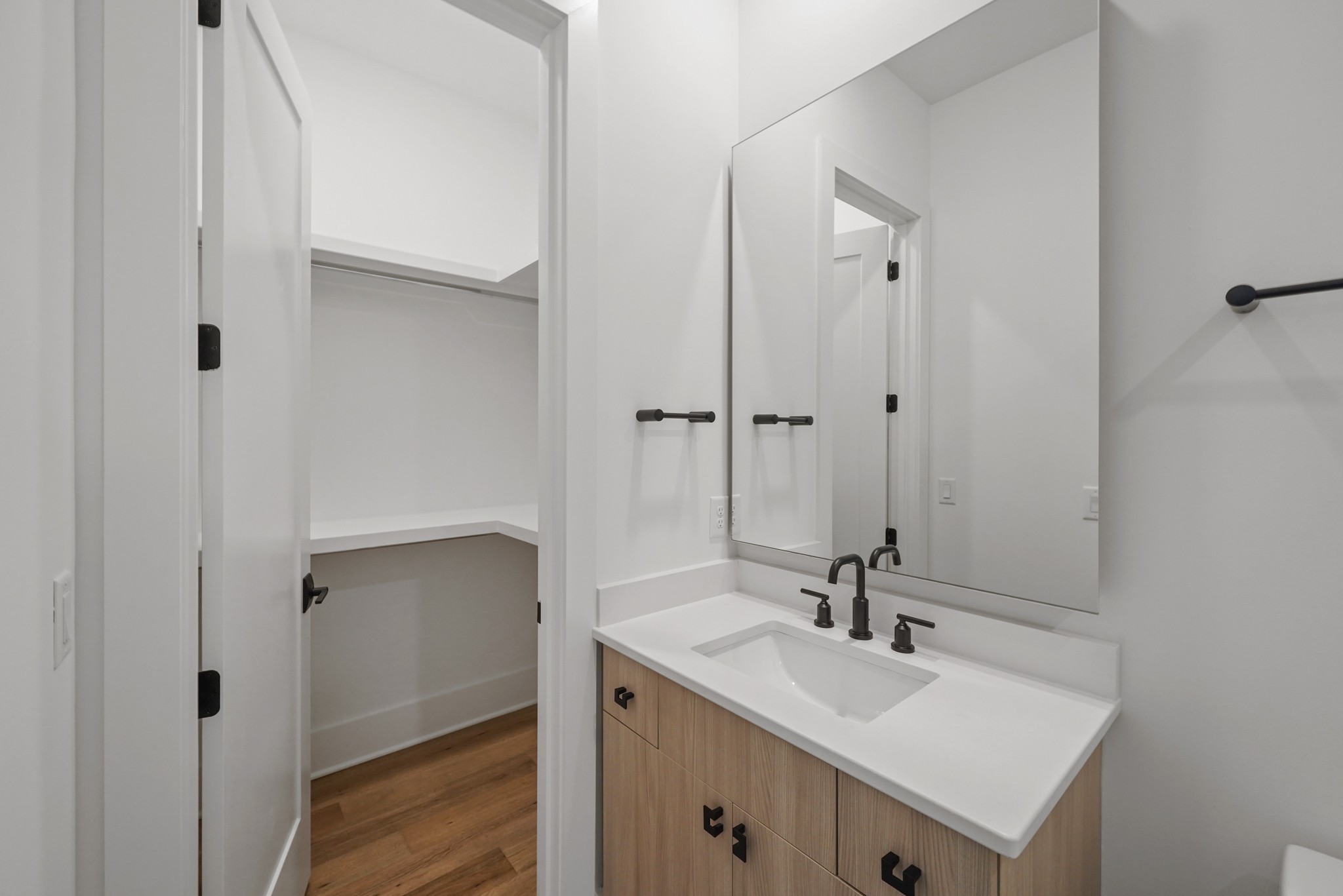 4618 Belmont Park Ter