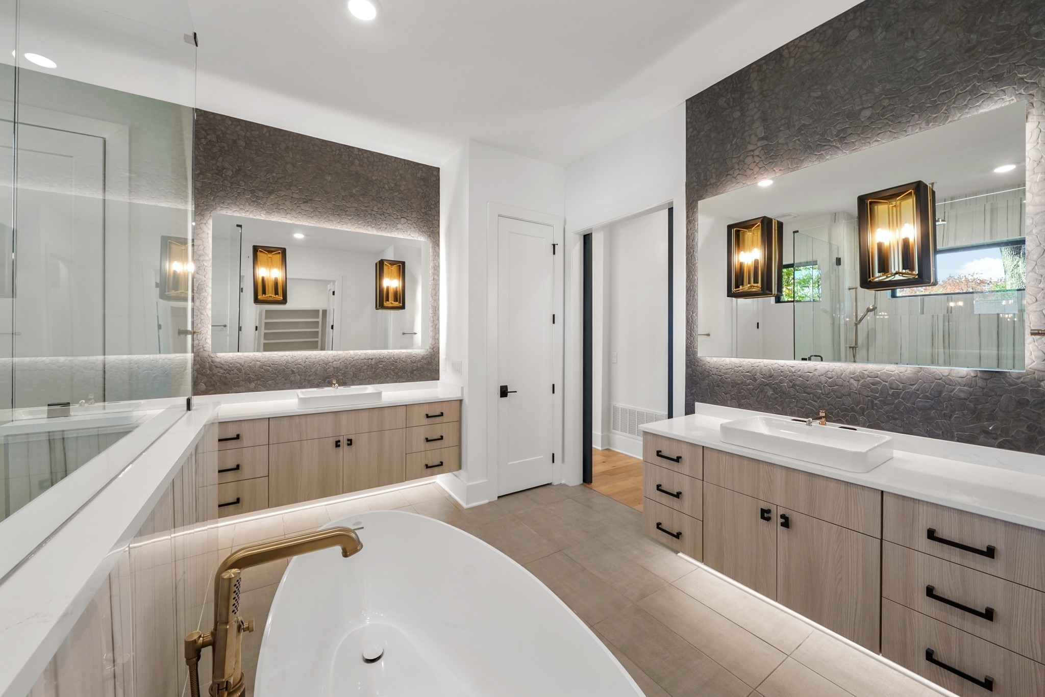 4618 Belmont Park Ter