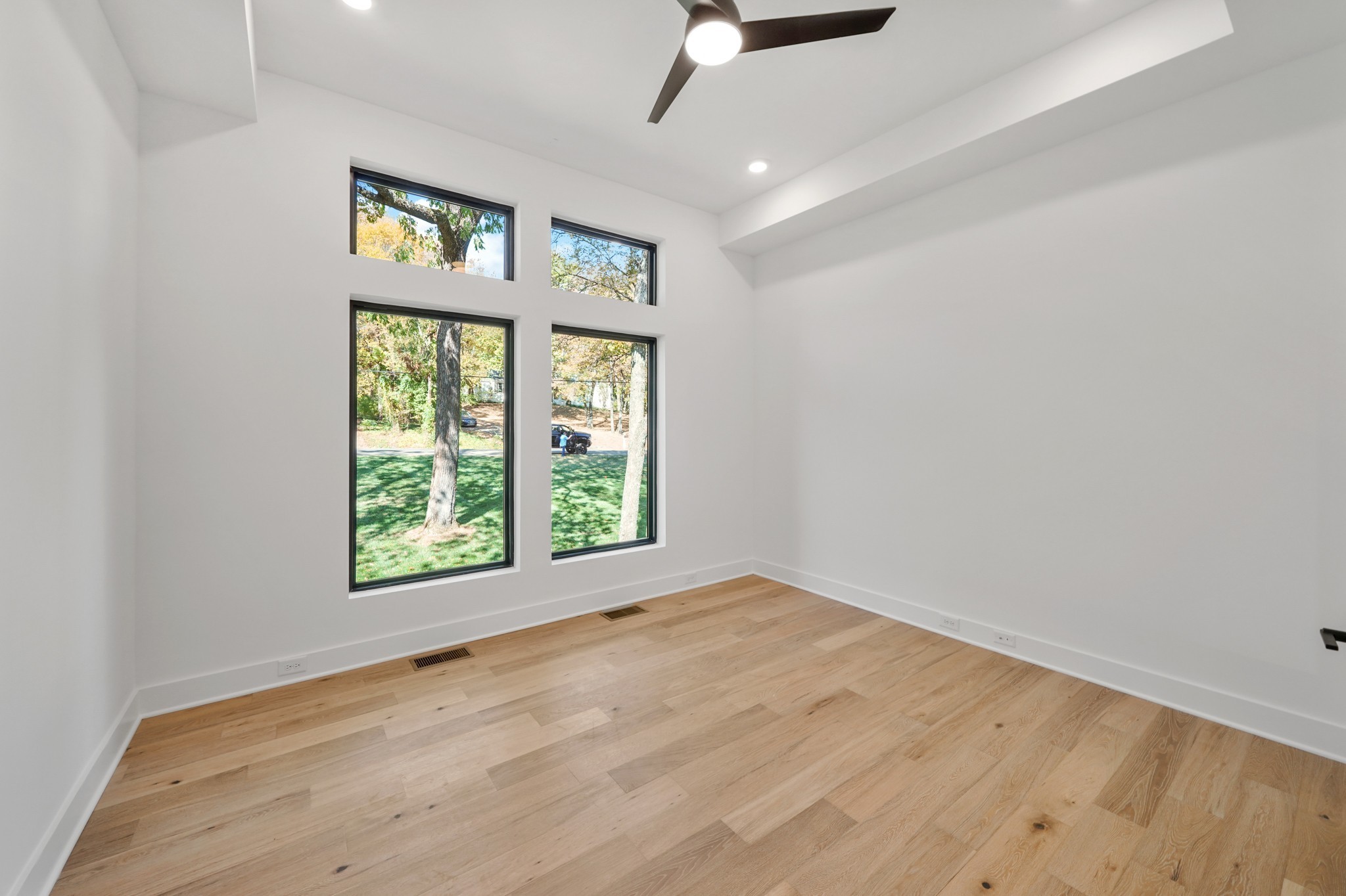 4618 Belmont Park Ter
