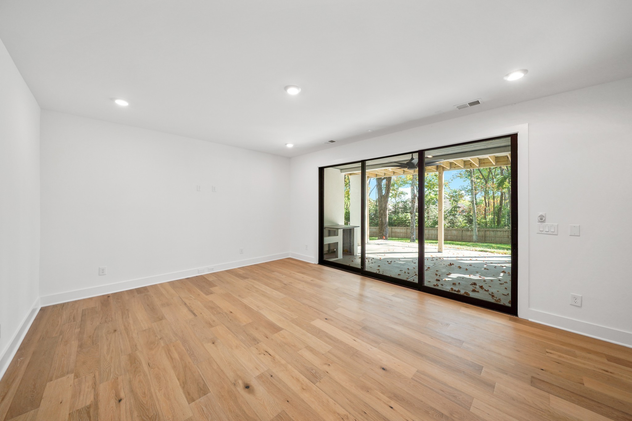 4618 Belmont Park Ter