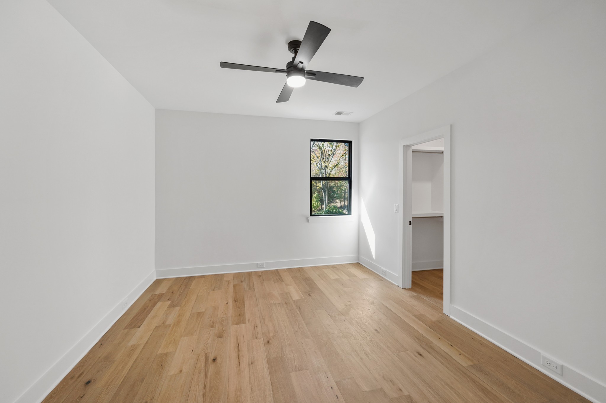 4618 Belmont Park Ter