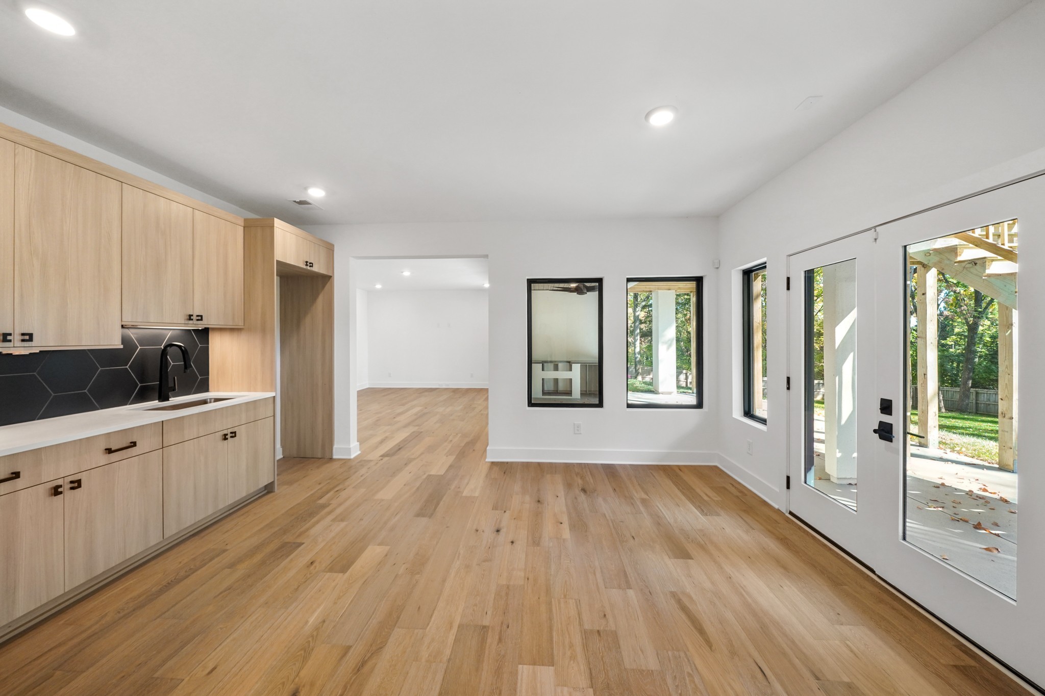 4618 Belmont Park Ter