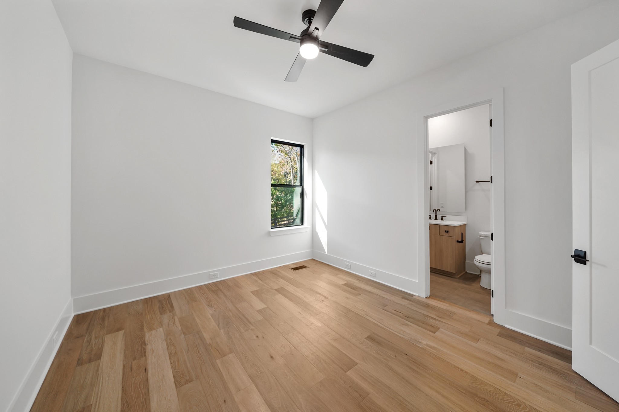 4618 Belmont Park Ter