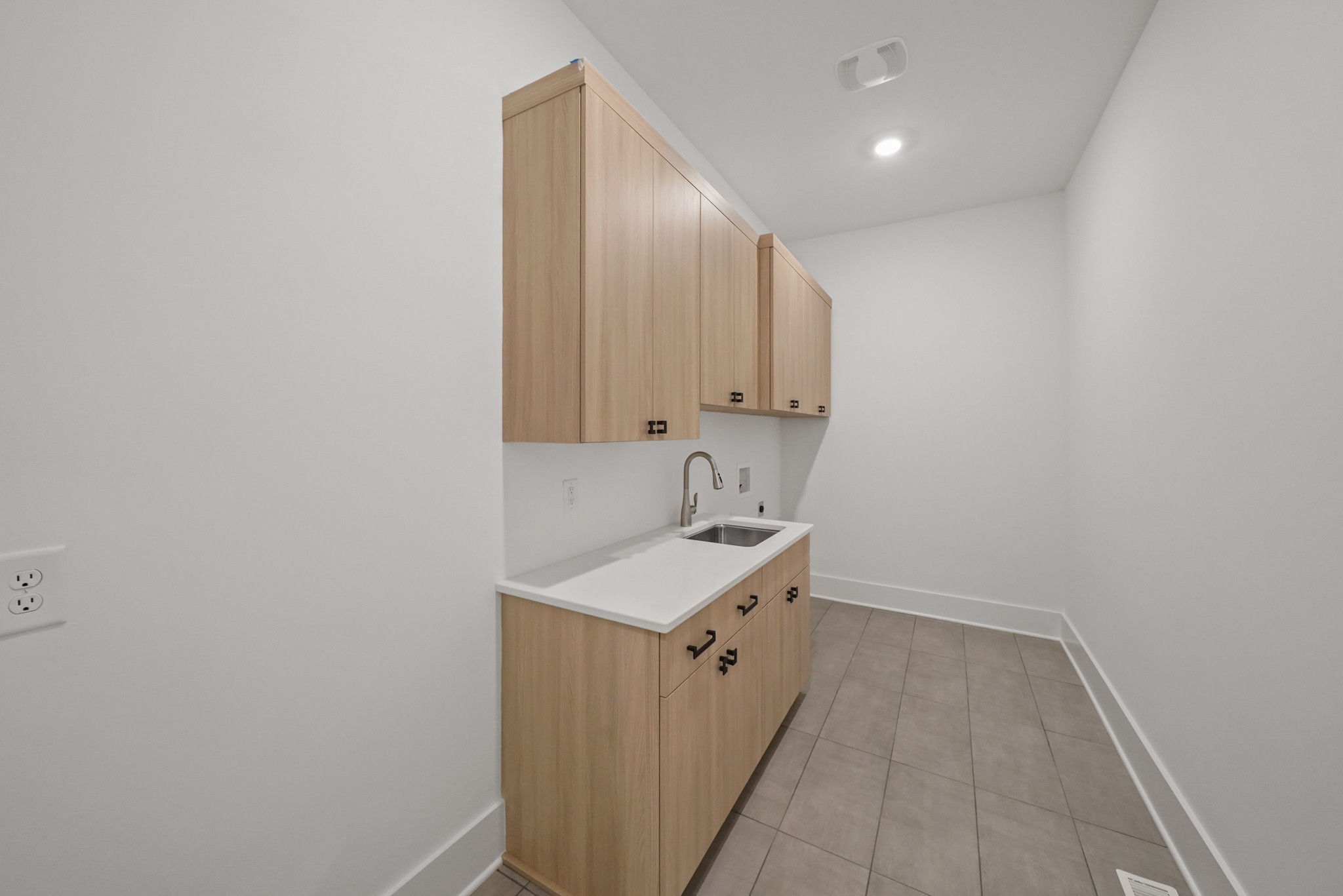 4618 Belmont Park Ter