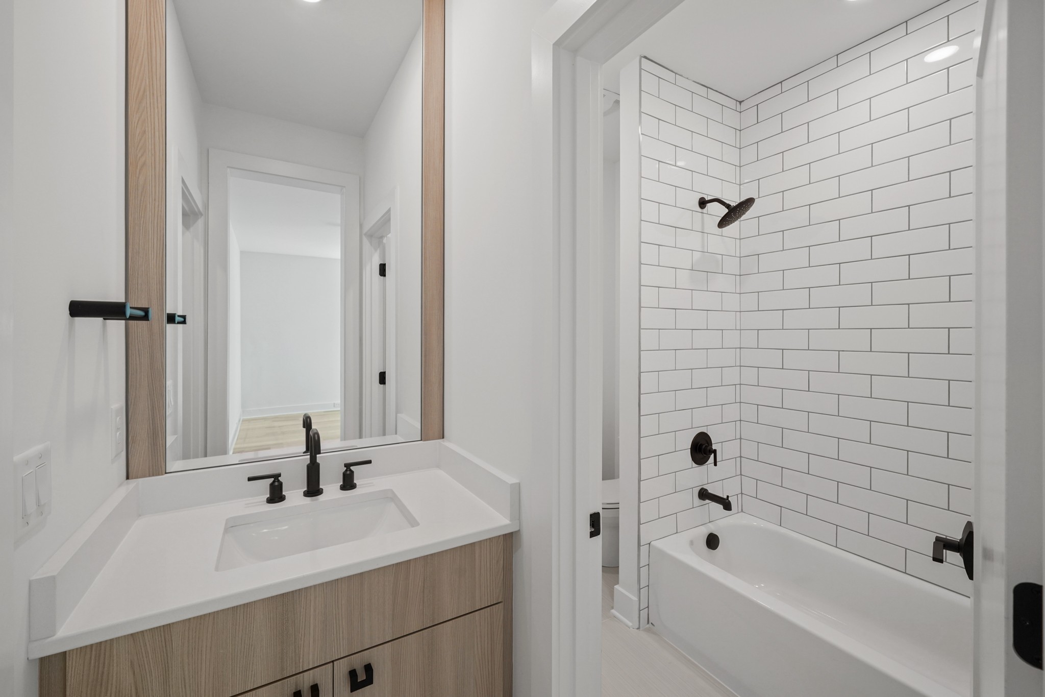 4618 Belmont Park Ter