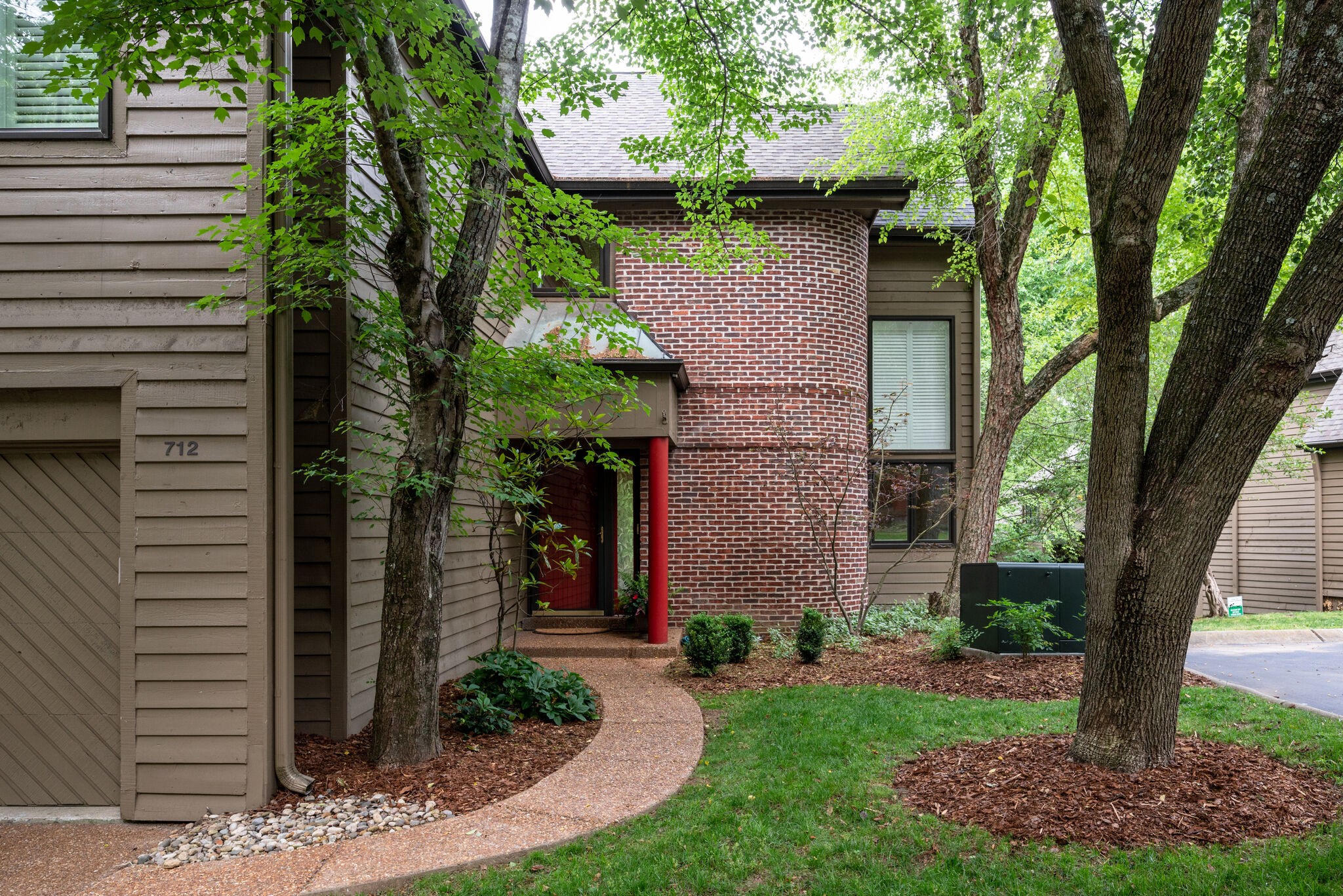 712 Harpeth Trace Dr