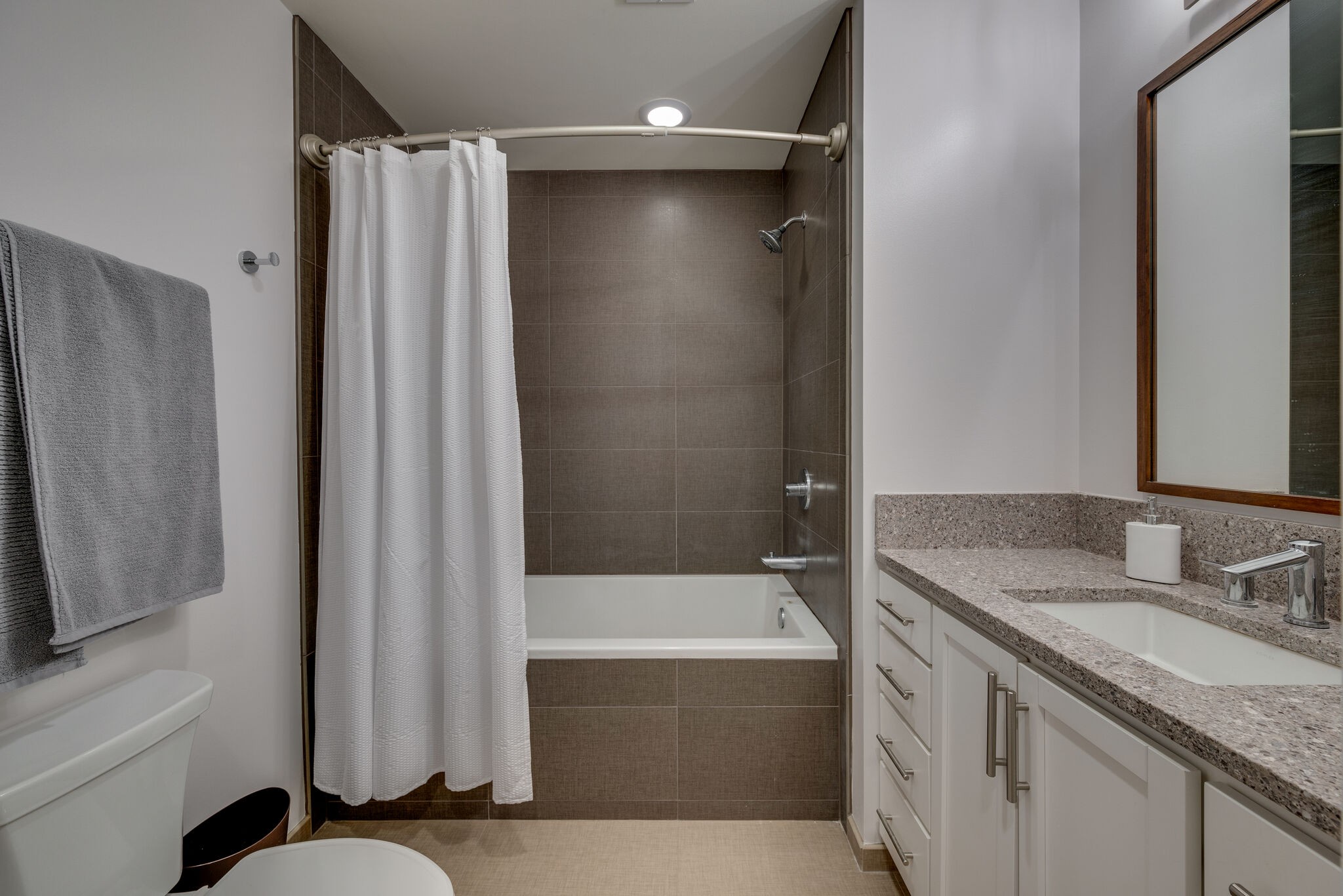 1212 Laurel St Unit: 1211