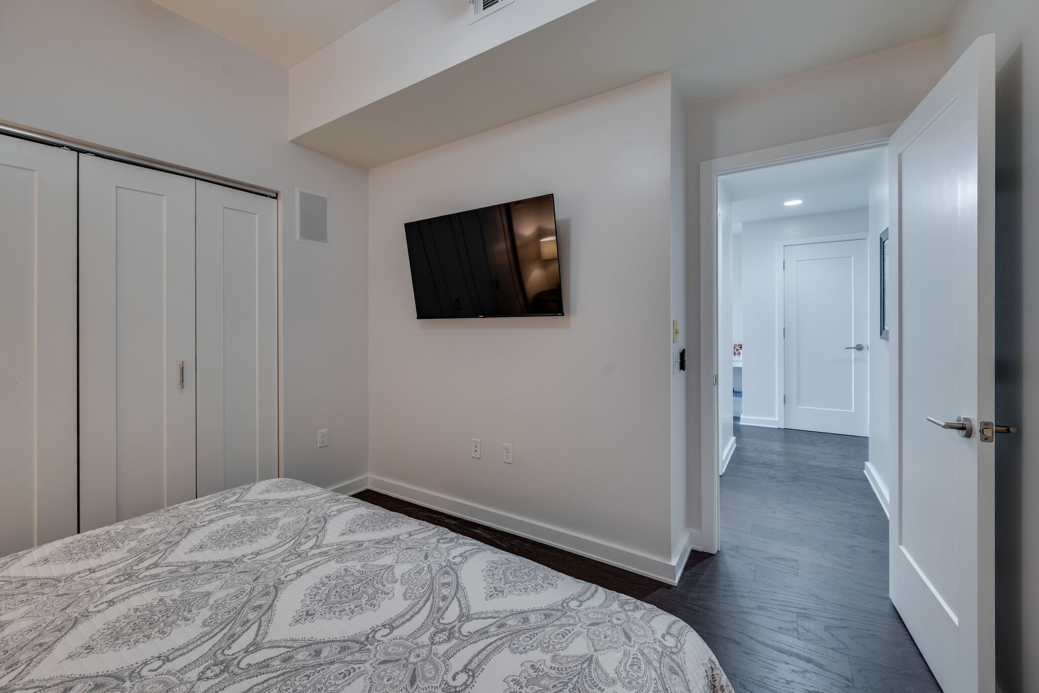 1212 Laurel St Unit: 1211