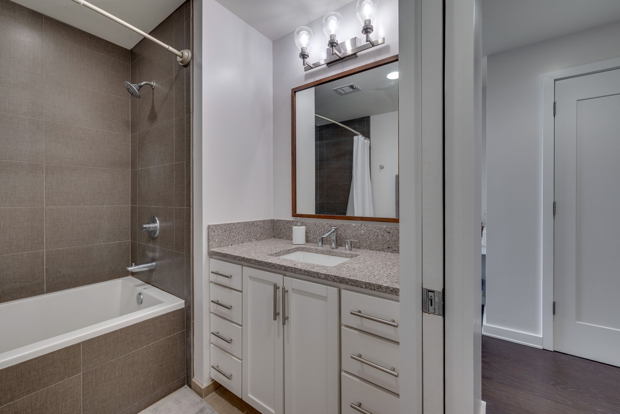 1212 Laurel St Unit: 1211