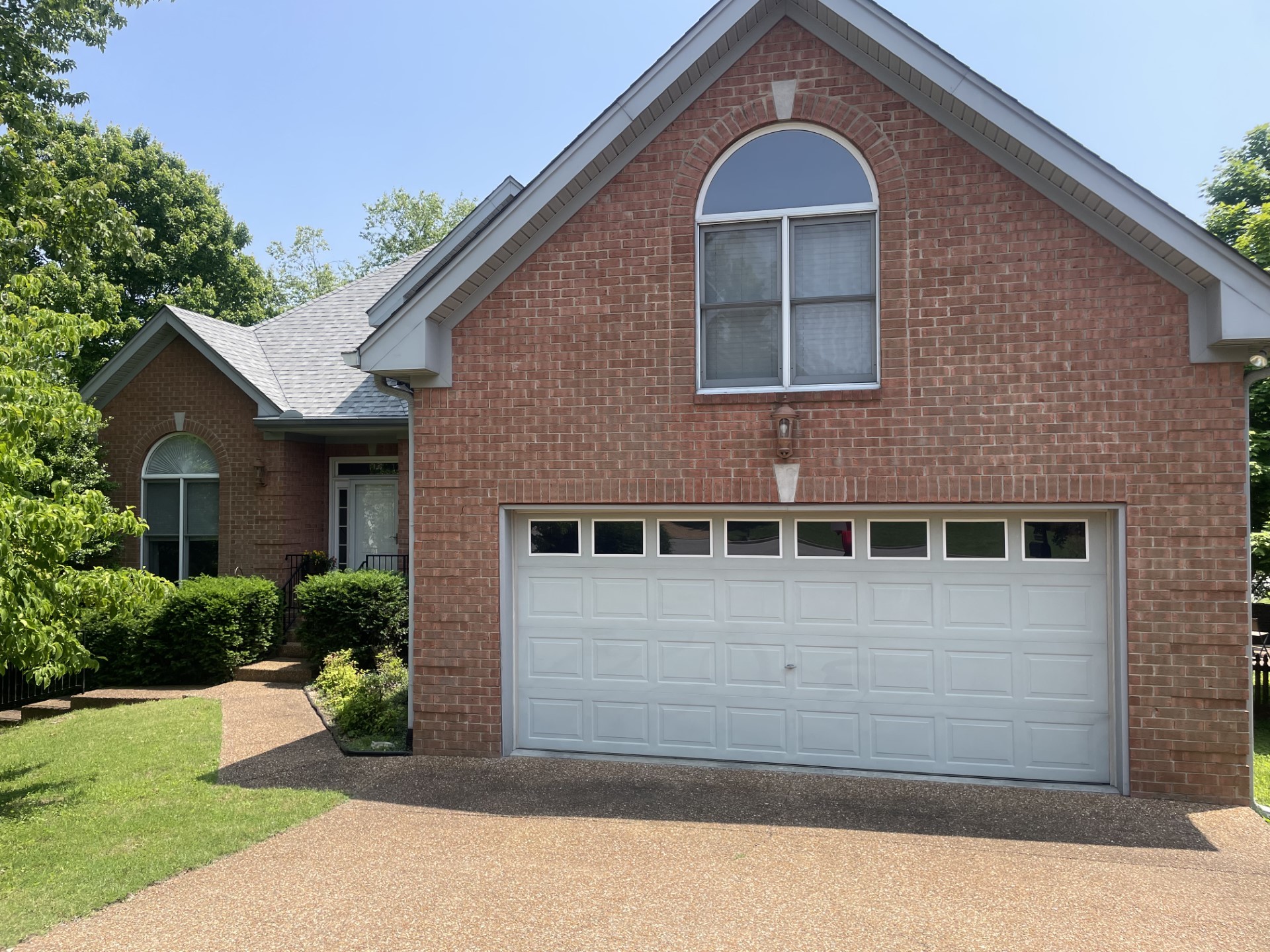 404 Rivercrest Ct