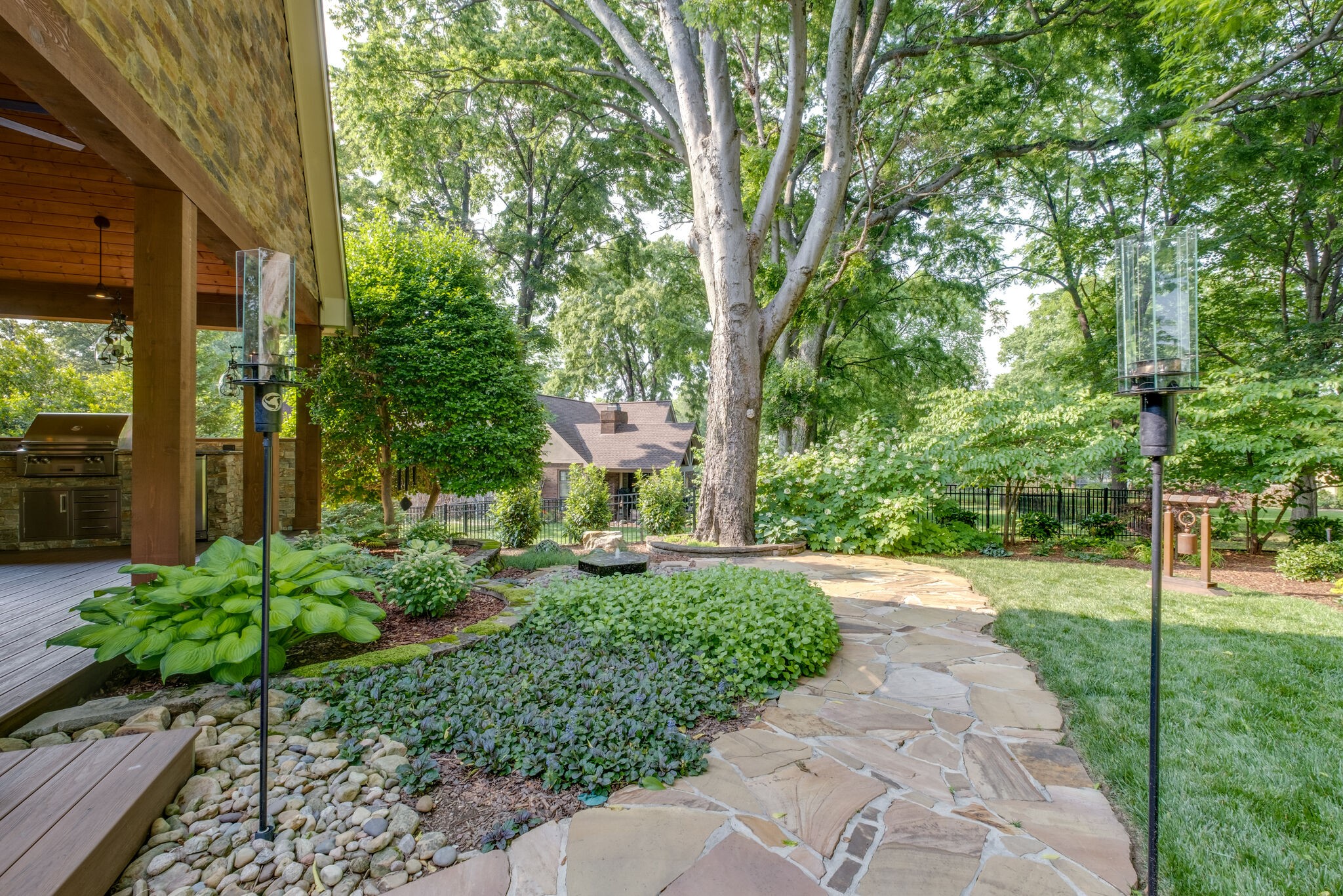 5509 Hearthstone Ln
