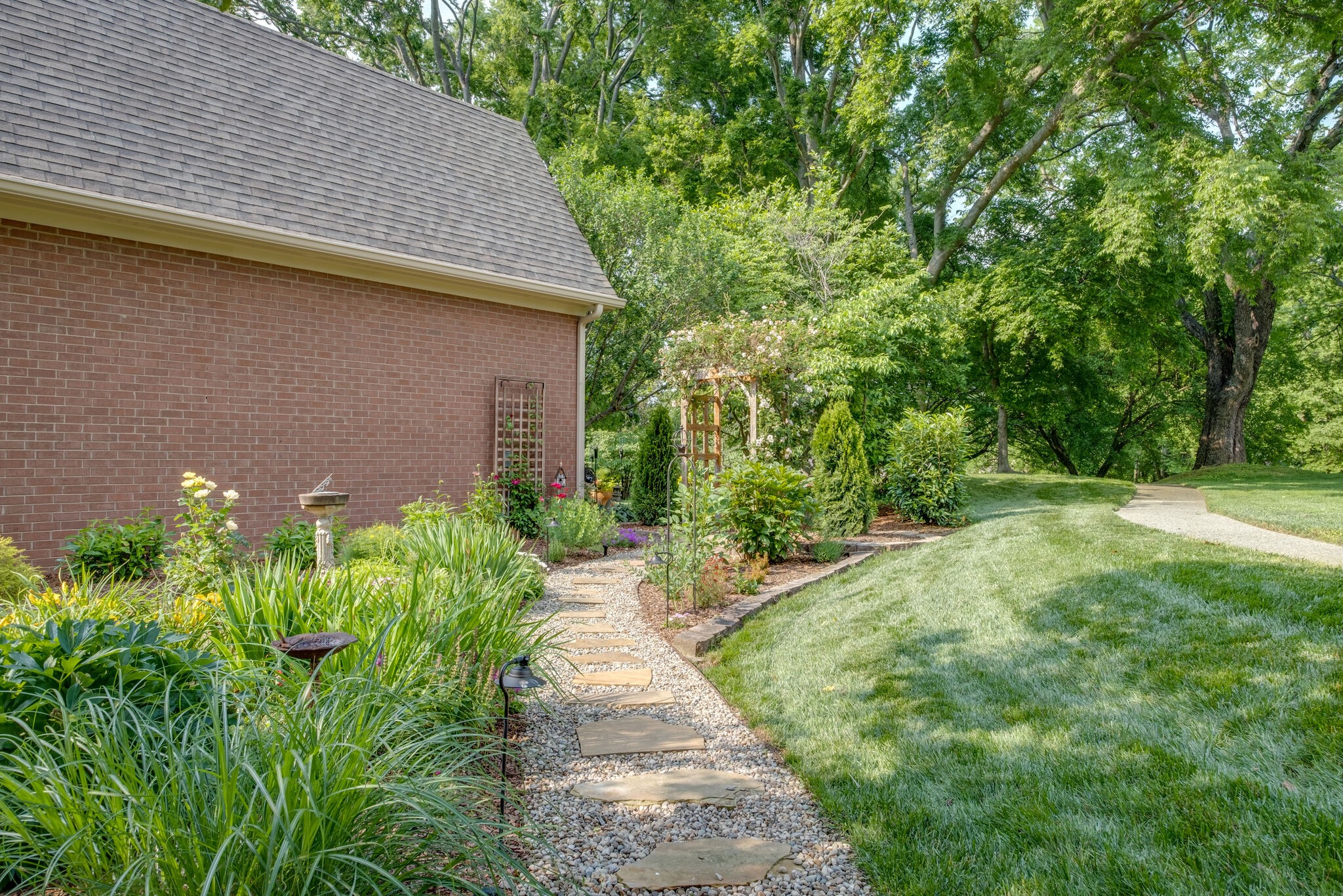 5509 Hearthstone Ln