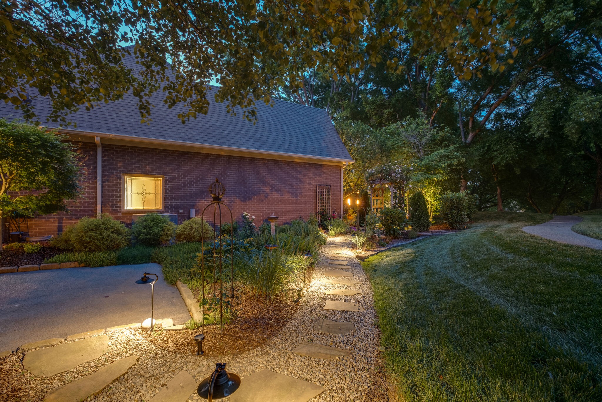 5509 Hearthstone Ln