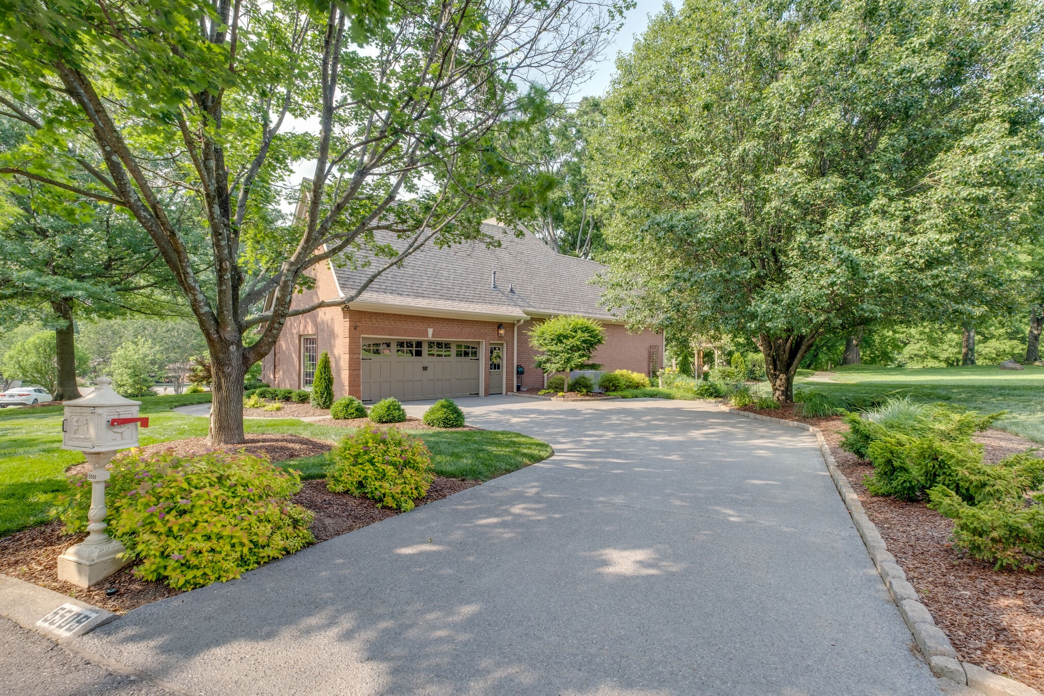 5509 Hearthstone Ln