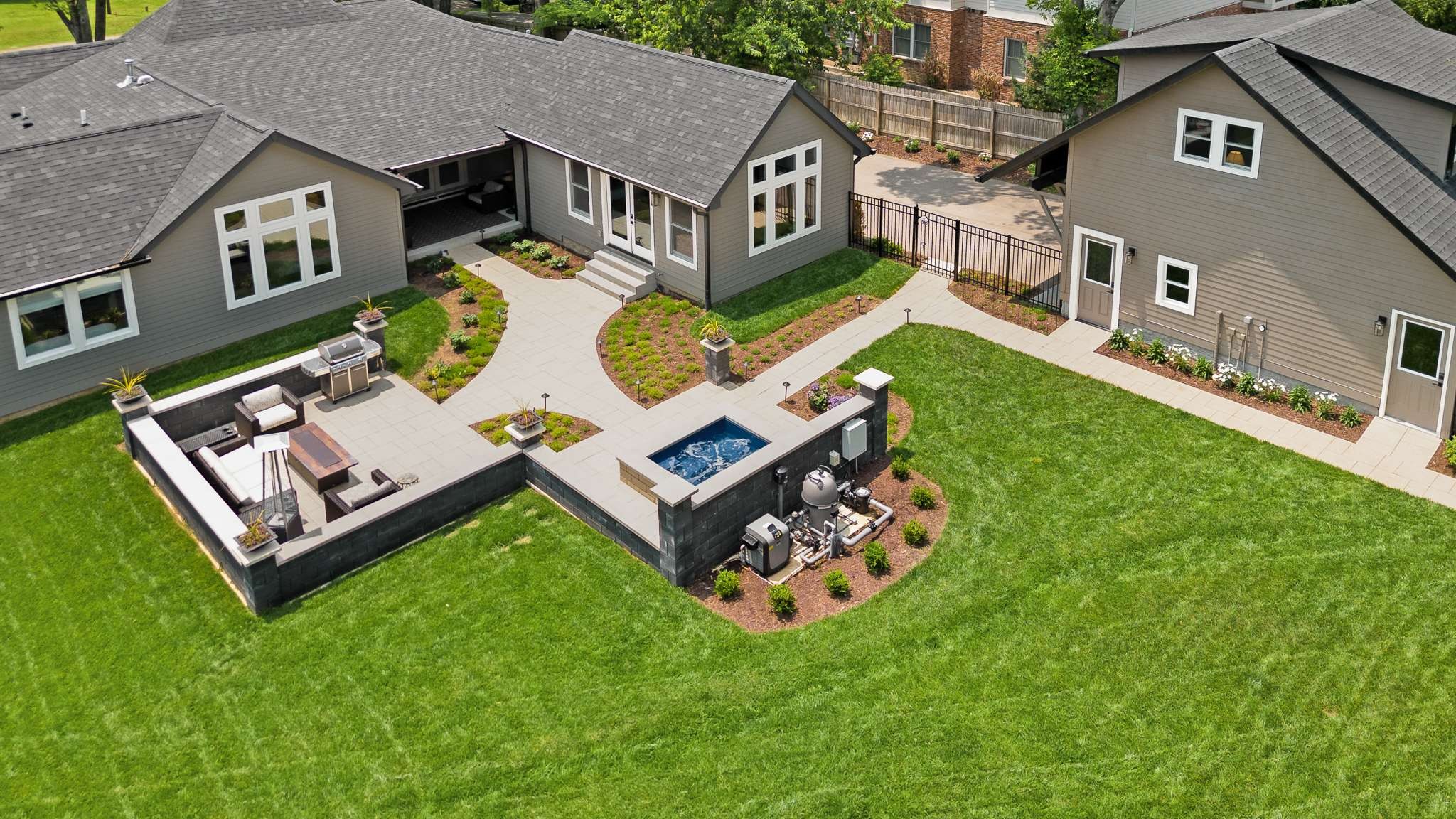 2012 Cedar Ln