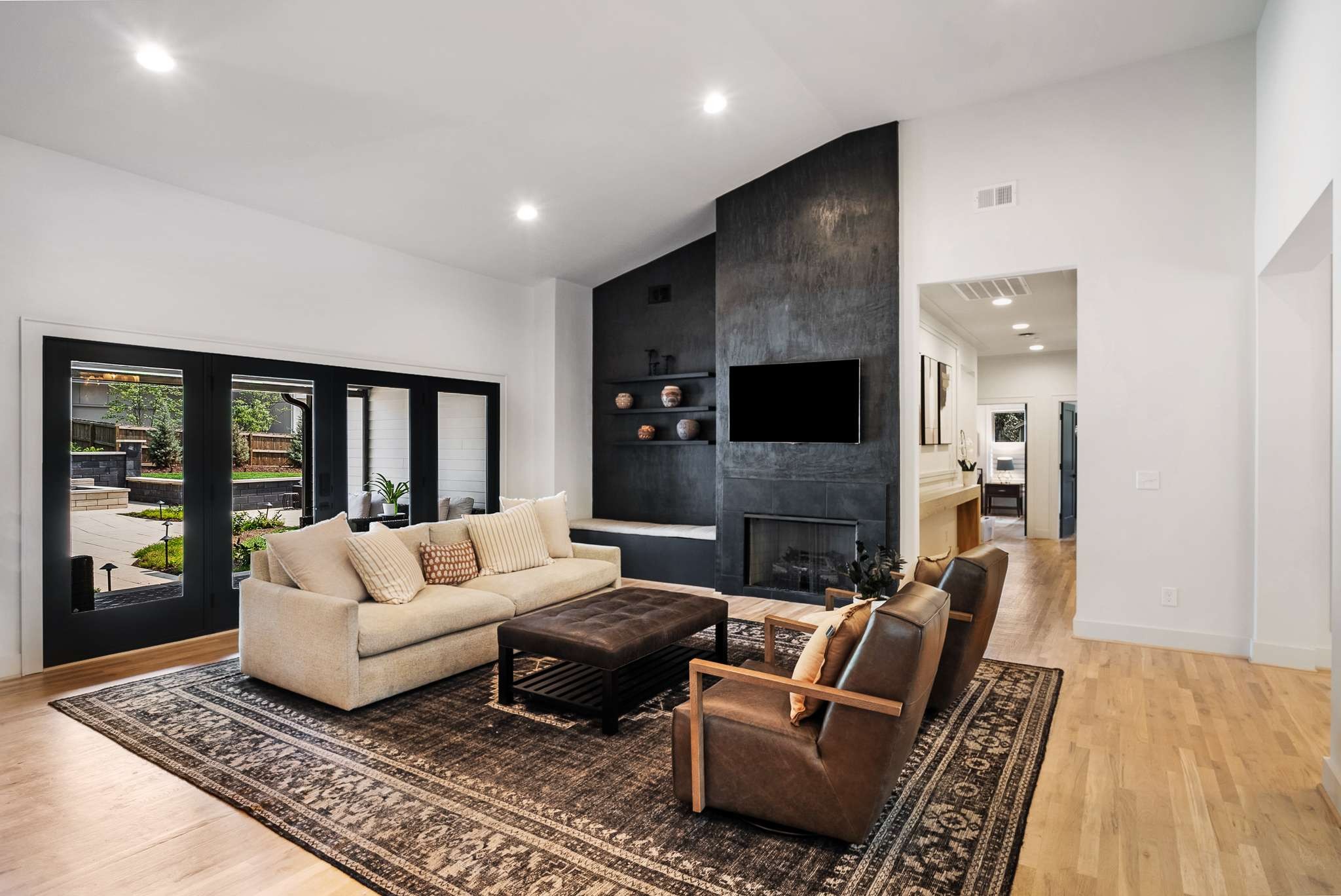 2012 Cedar Ln
